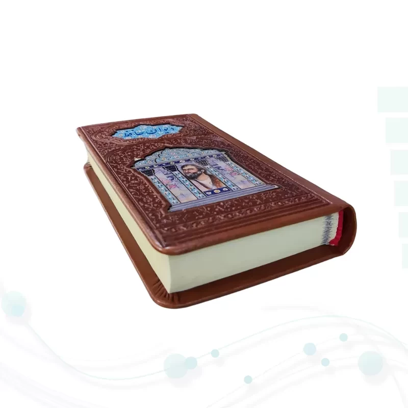 حافظ پالتویی چرم همراه با تندیس مقبره