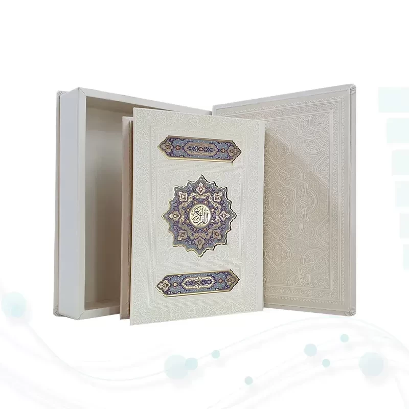 قرآن وزیری معطر بدون ترجمه چرم سفید جعبه دار پلاک رنگی