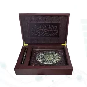 شاهنامه وزیری گلاسه چرم جعبه دار پلاک فلزی طرح مس با خودکار
