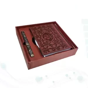 حافظ جیبی گلاسه چرم باکس دار به همراه خودکار مس